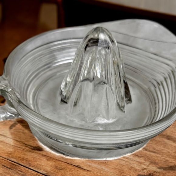 Vintage Hazel Atlas Clear Ribbed Depression Glass Large Citrus Juicer Reamer - Picture 1 of 11